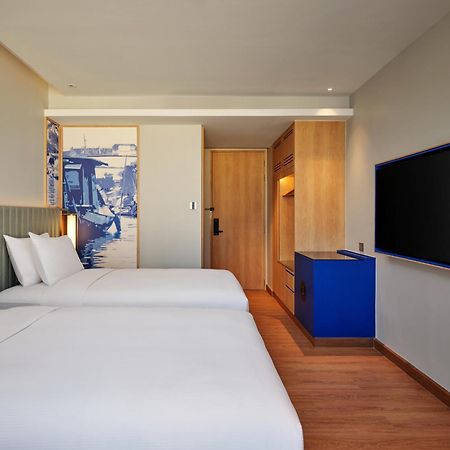 Hilton Garden Inn Bangkok Riverside Екстериор снимка